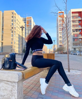 💋💫
Я живу в прекрасном городе Москва, где каждый день возможно воплотить тайные фантазии в реальность. 🌃
Мои услуги охватывают широкий спектр интимных наслаждений - от расслабляющего массажа до более пикантных фантазий. Отведи меня всего лишь на час и ты окунешься в мир похоти и страсти. 🔥💦
У меня есть отличные отзывы от предыдущих клиентов, которые говорят о моем профессионализме и умении угодить каждому. 🌟✨
Не сомневайся и позвони мне, чтобы увидеть мои чарующие фото и погрузиться в наш с тобой секретный мир наслаждения и удовольствия. 💫🌹 Ольга