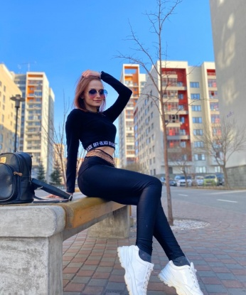 💋💫
Я живу в прекрасном городе Москва, где каждый день возможно воплотить тайные фантазии в реальность. 🌃
Мои услуги охватывают широкий спектр интимных наслаждений - от расслабляющего массажа до более пикантных фантазий. Отведи меня всего лишь на час и ты окунешься в мир похоти и страсти. 🔥💦
У меня есть отличные отзывы от предыдущих клиентов, которые говорят о моем профессионализме и умении угодить каждому. 🌟✨
Не сомневайся и позвони мне, чтобы увидеть мои чарующие фото и погрузиться в наш с тобой секретный мир наслаждения и удовольствия. 💫🌹 Ольга